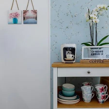 Veronikapartman - Brand New & Cozy - With Underground Garage Daire