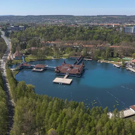 Veronikapartman - Brand New & Cozy - With Underground Garage