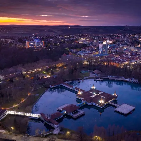 Veronikapartman - Brand New & Cozy - With Underground Garage *