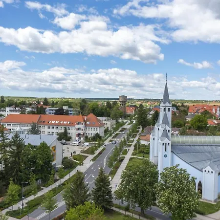 Veronikapartman - Brand New & Cozy - With Underground Garage Apartment *