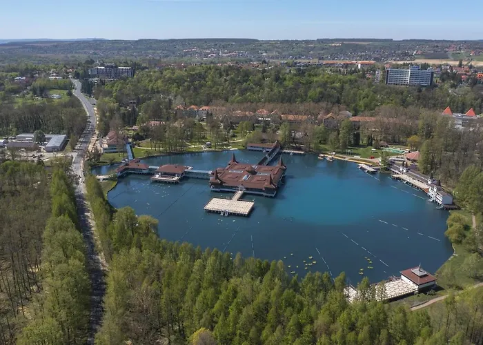 Veronikapartman - Brand New & Cozy - With Underground Garage